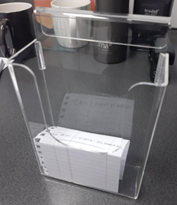 DL CLEAR Brochure Holder